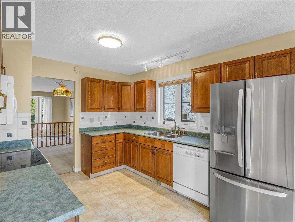 76 Wood Valley Rise Sw, Calgary, Alberta  T2W 5S5 - Photo 8 - A2253607