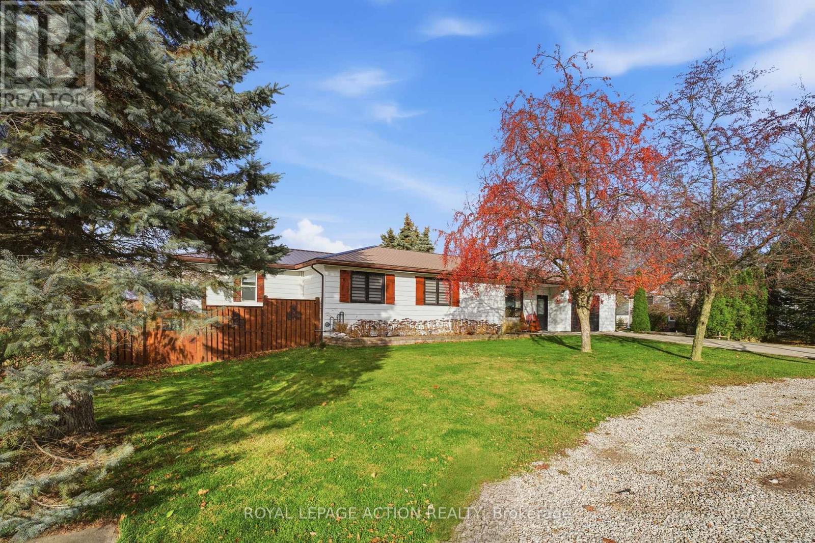 33 Dufferin Street, Brant, Ontario  N0E 1A0 - Photo 2 - X12579584