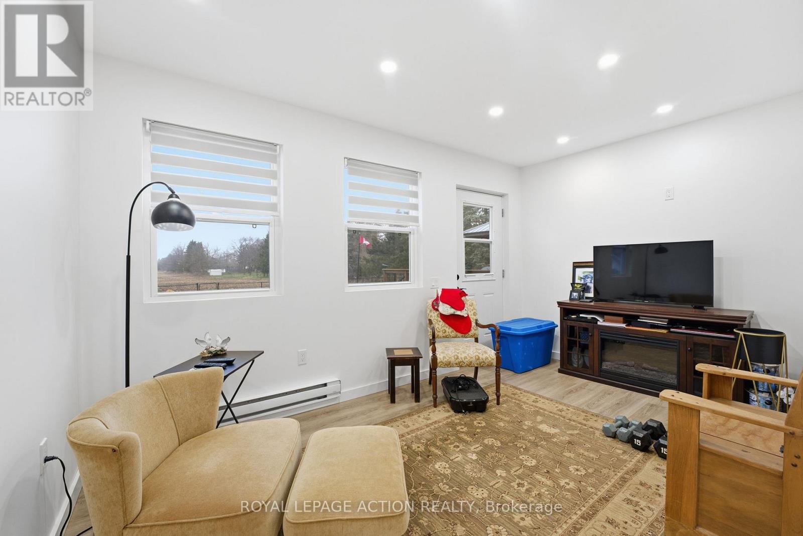 33 Dufferin Street, Brant, Ontario  N0E 1A0 - Photo 24 - X12579584