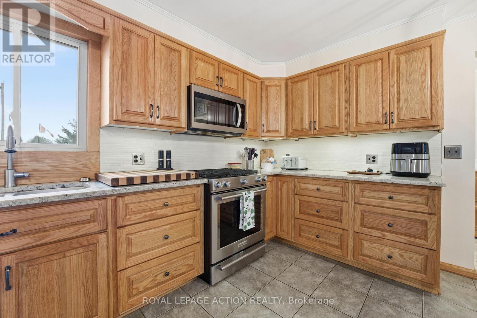 33 Dufferin Street, Brant, Ontario  N0E 1A0 - Photo 14 - X12579584