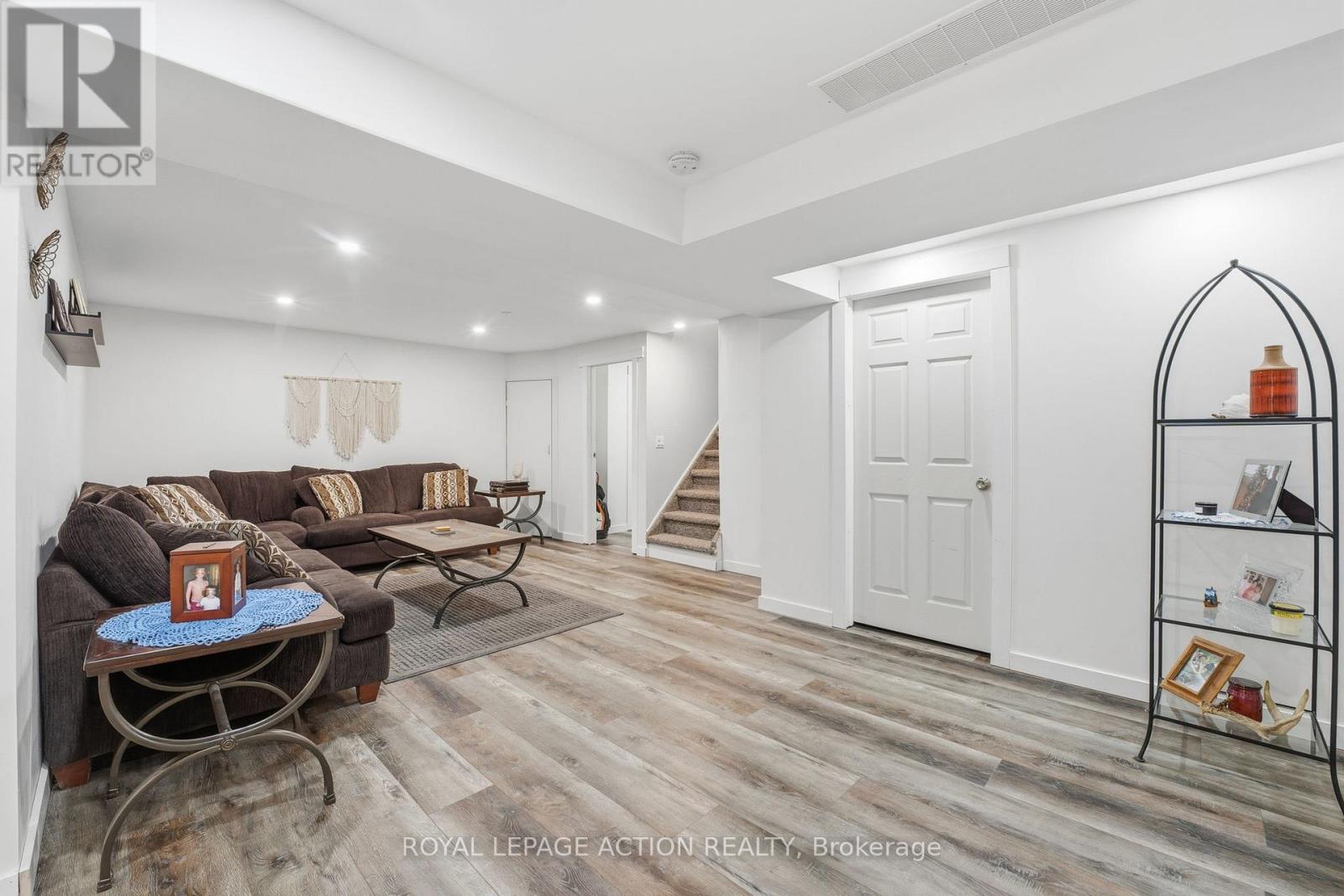 33 Dufferin Street, Brant, Ontario  N0E 1A0 - Photo 26 - X12579584