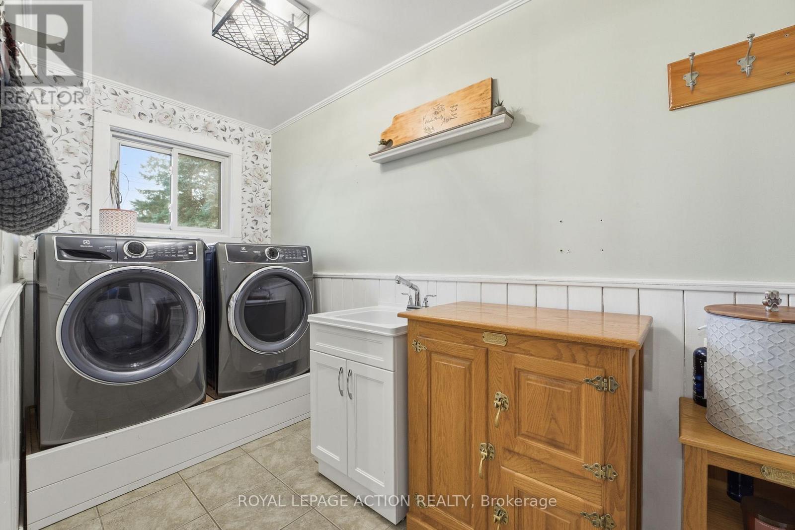 33 Dufferin Street, Brant, Ontario  N0E 1A0 - Photo 15 - X12579584