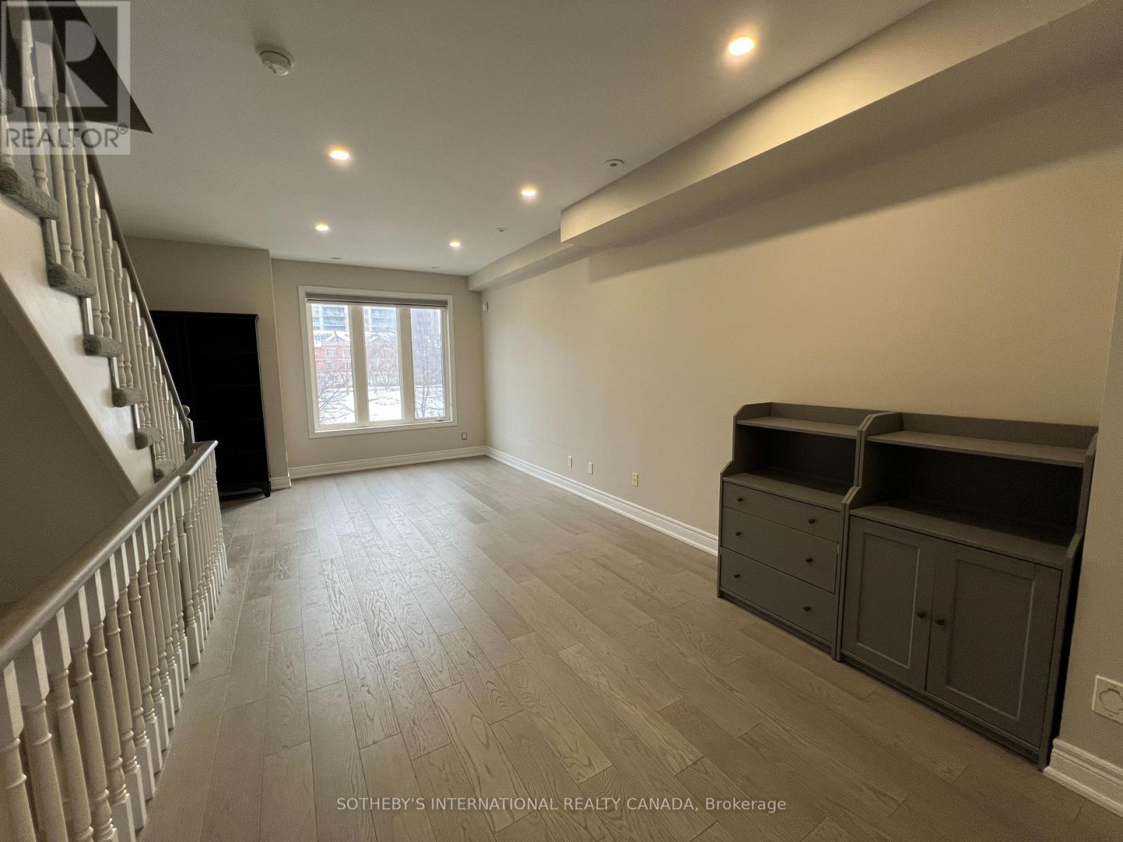 70 Suncrest Boulevard, Markham, Ontario  L3T 7Y1 - Photo 3 - N12596166