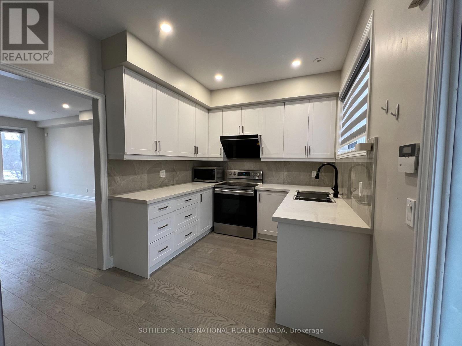 70 Suncrest Boulevard, Markham, Ontario  L3T 7Y1 - Photo 6 - N12596166