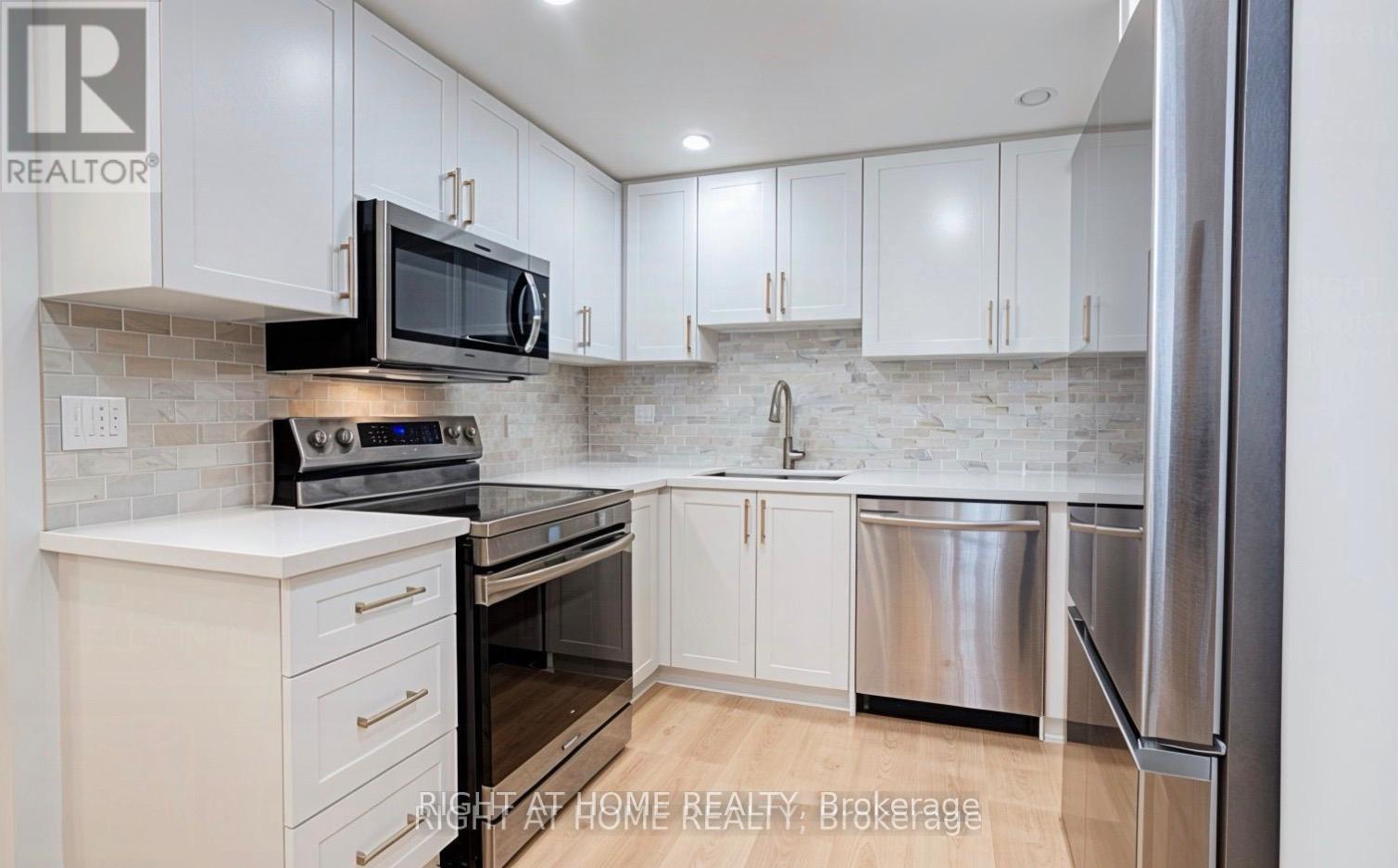 201 - 350 Webb Drive, Mississauga, Ontario  L5B 3W4 - Photo 10 - W12596142