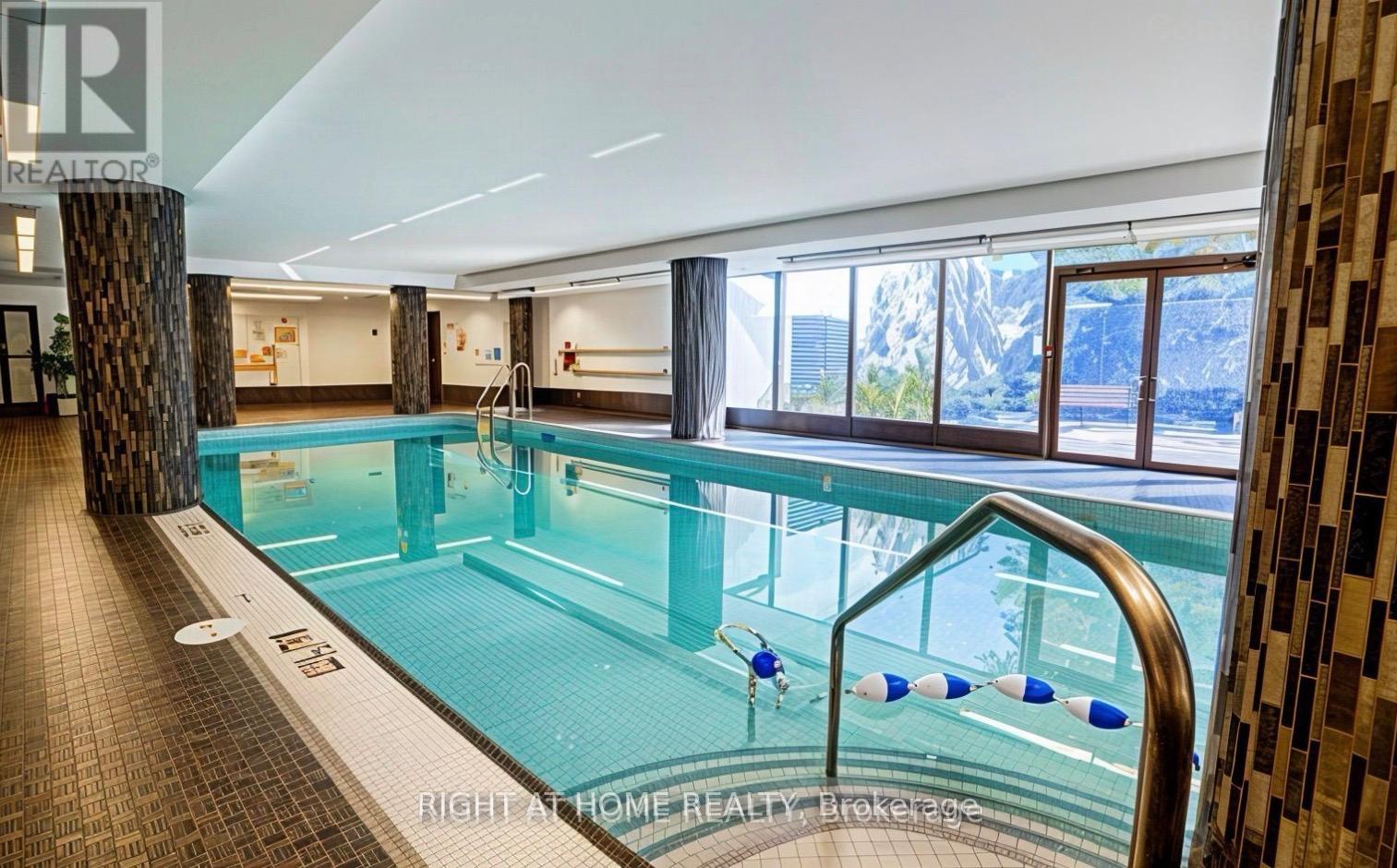 201 - 350 Webb Drive, Mississauga, Ontario  L5B 3W4 - Photo 13 - W12596142