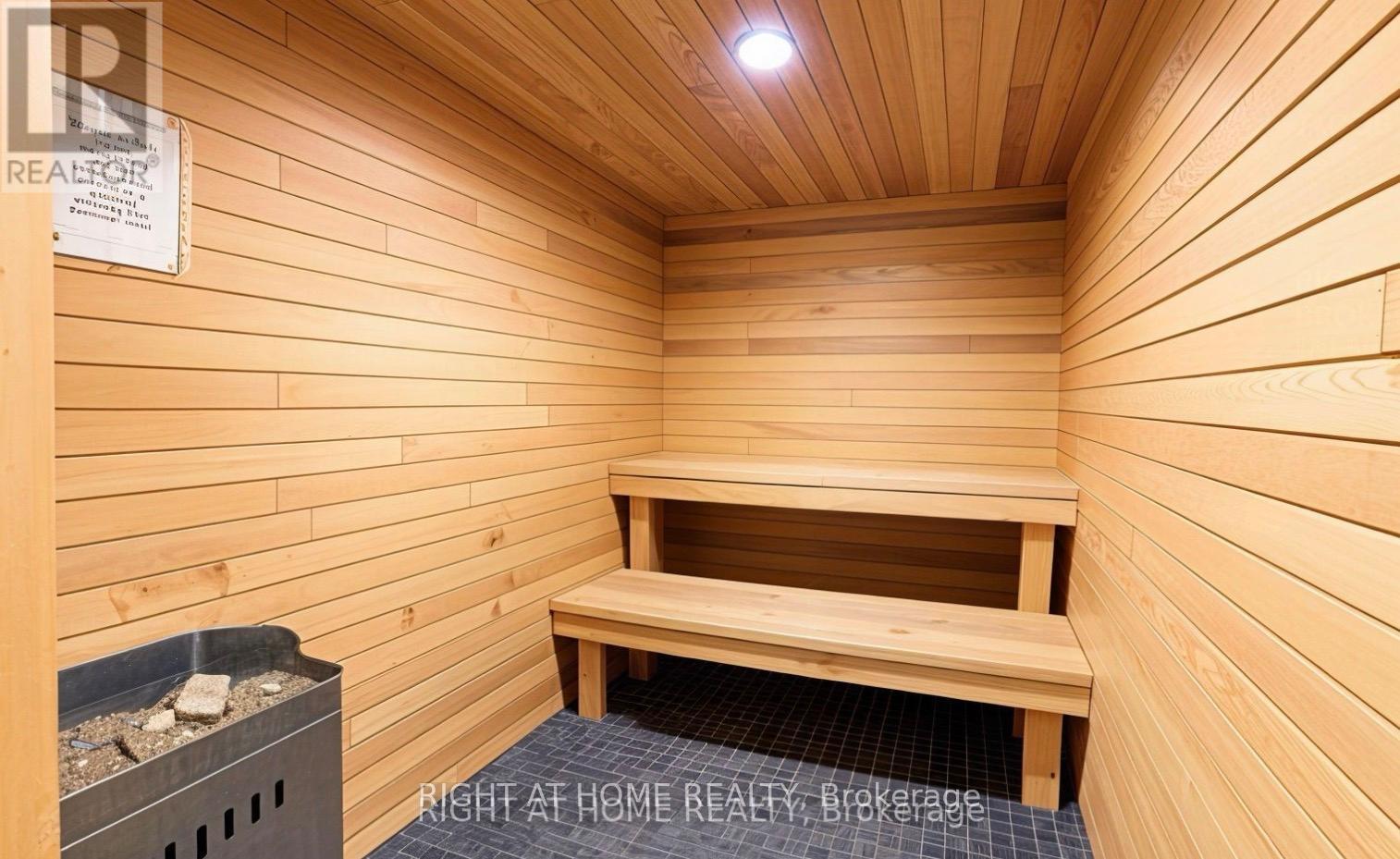 201 - 350 Webb Drive, Mississauga, Ontario  L5B 3W4 - Photo 15 - W12596142