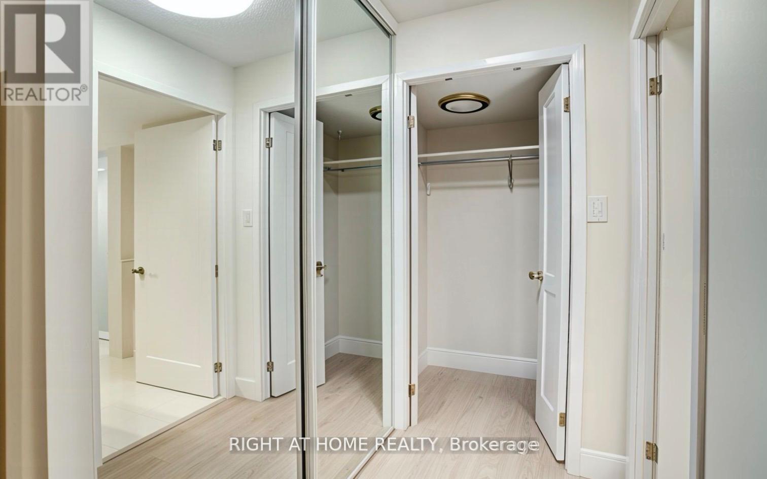 201 - 350 Webb Drive, Mississauga, Ontario  L5B 3W4 - Photo 5 - W12596142