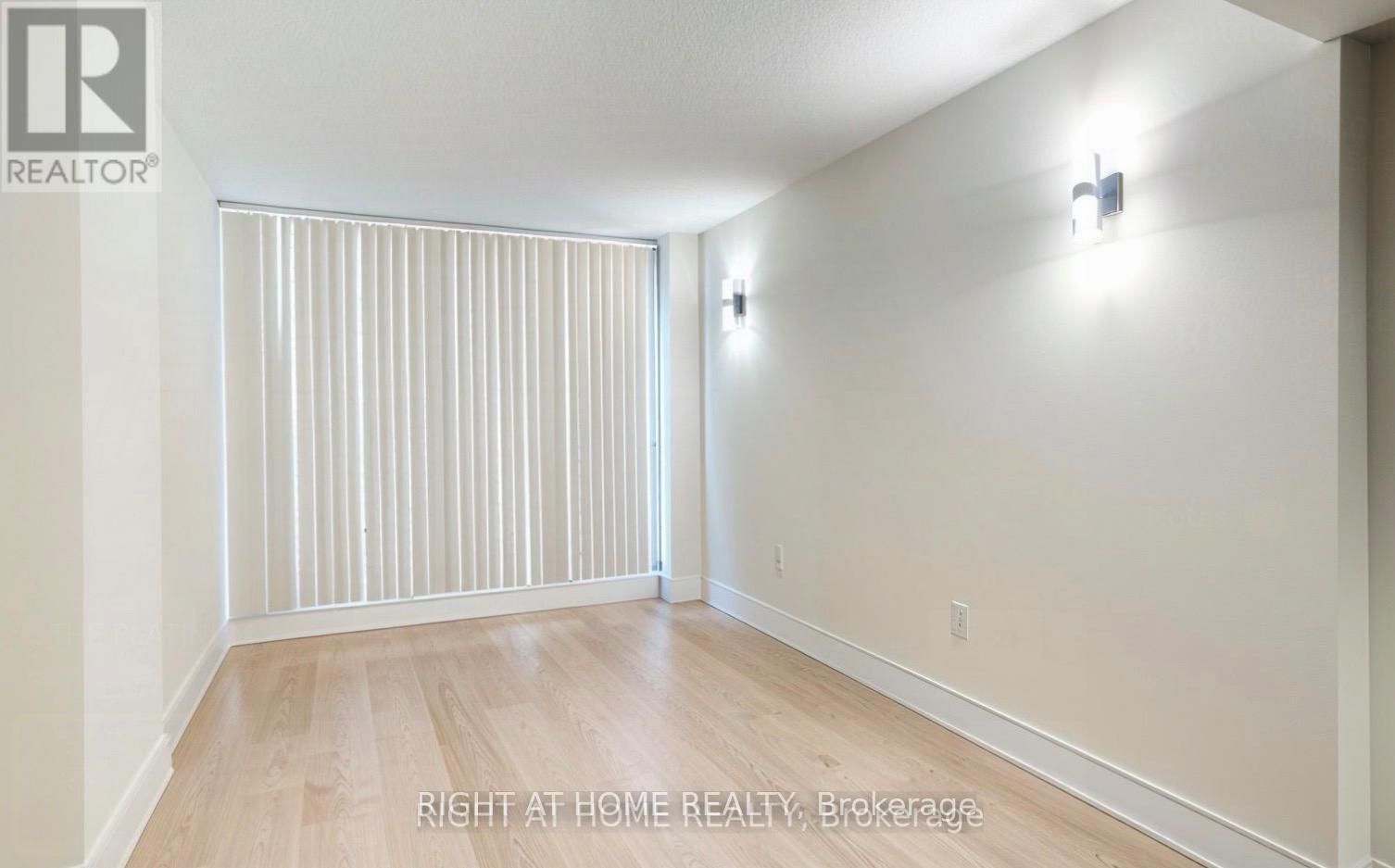 201 - 350 Webb Drive, Mississauga, Ontario  L5B 3W4 - Photo 6 - W12596142