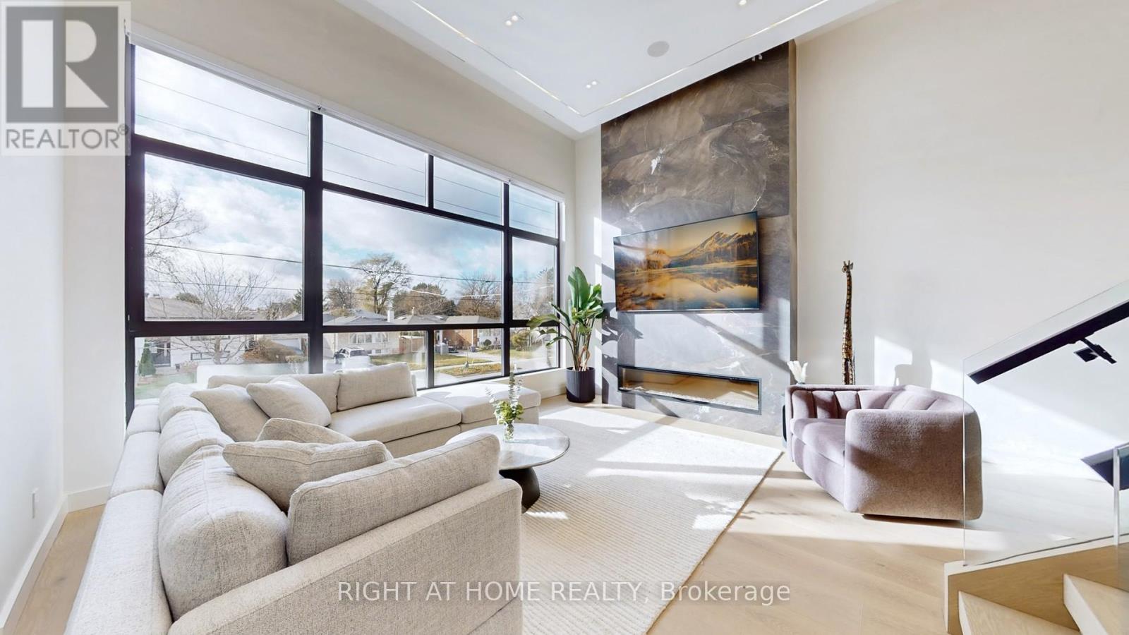 1609 Ogden Avenue, Mississauga, Ontario  L5E 2J2 - Photo 12 - W12596164