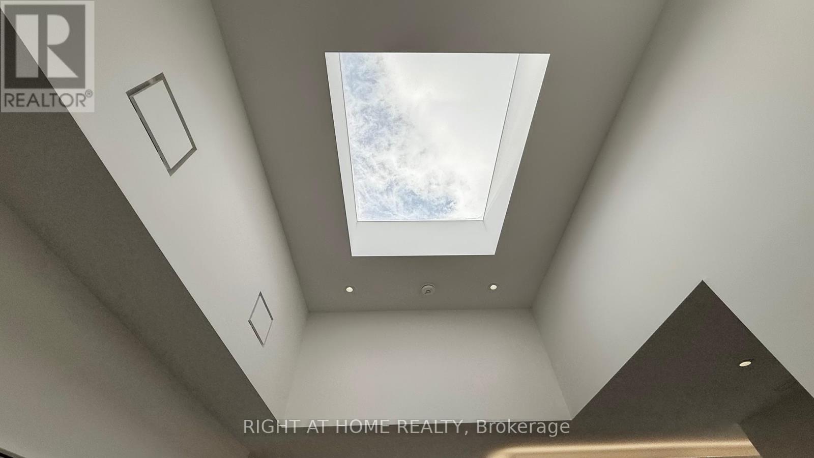 1609 Ogden Avenue, Mississauga, Ontario  L5E 2J2 - Photo 16 - W12596164