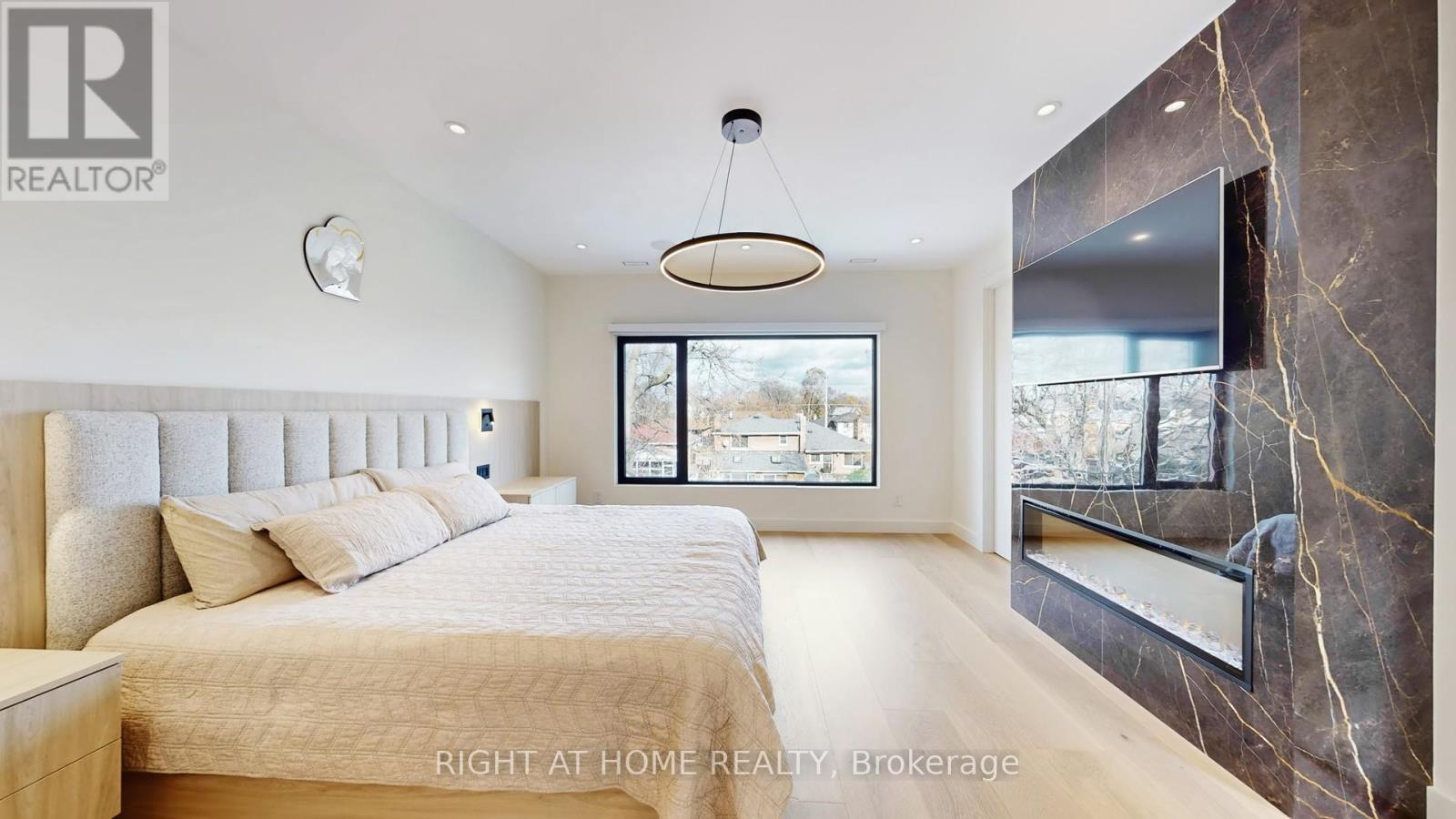 1609 Ogden Avenue, Mississauga, Ontario  L5E 2J2 - Photo 18 - W12596164