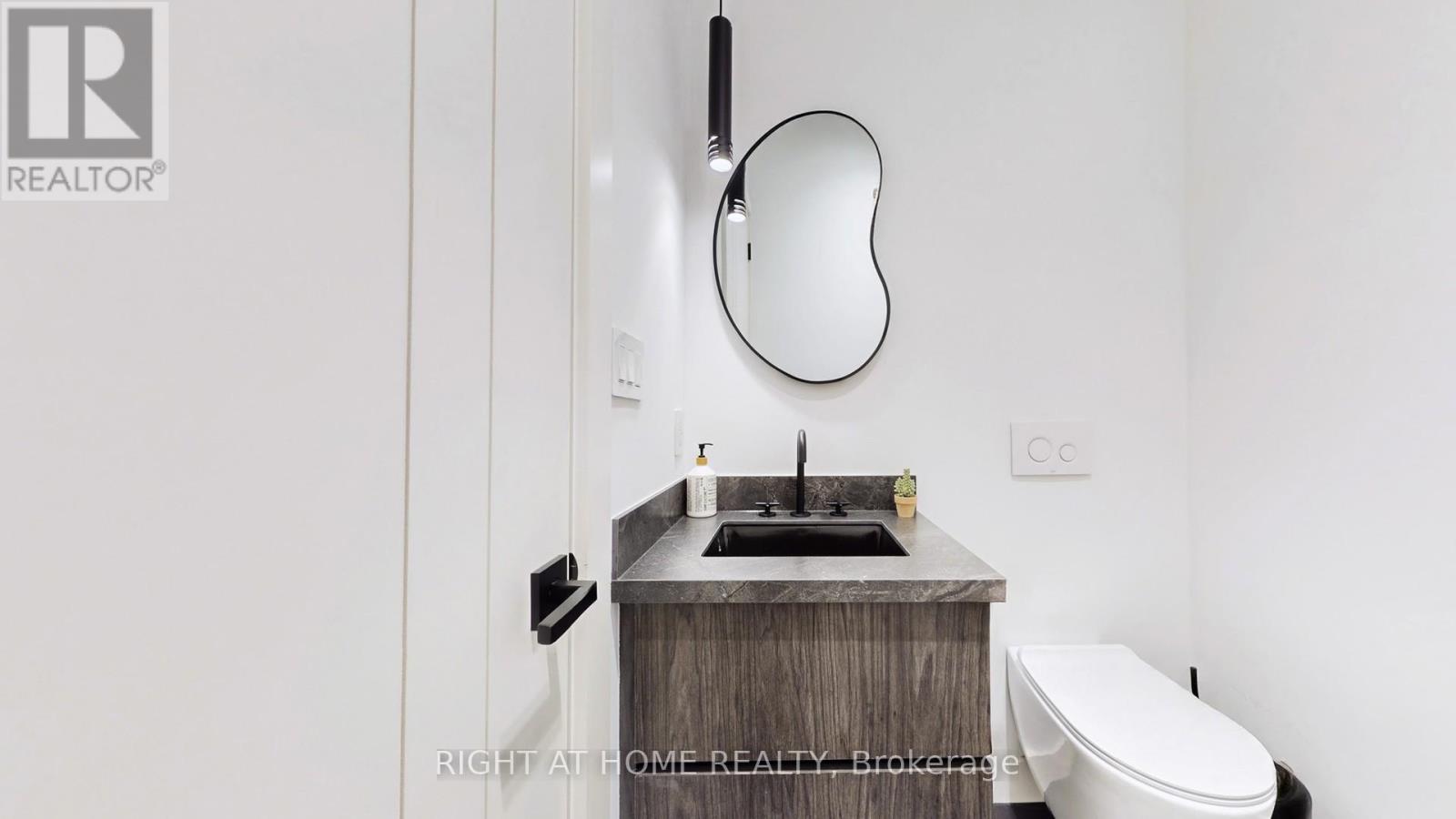 1609 Ogden Avenue, Mississauga, Ontario  L5E 2J2 - Photo 19 - W12596164