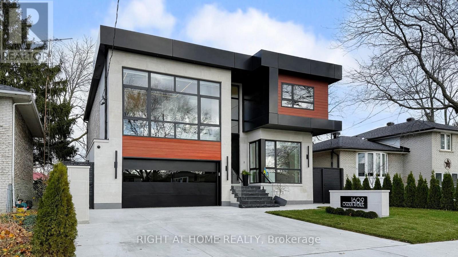 1609 Ogden Avenue, Mississauga, Ontario  L5E 2J2 - Photo 2 - W12596164