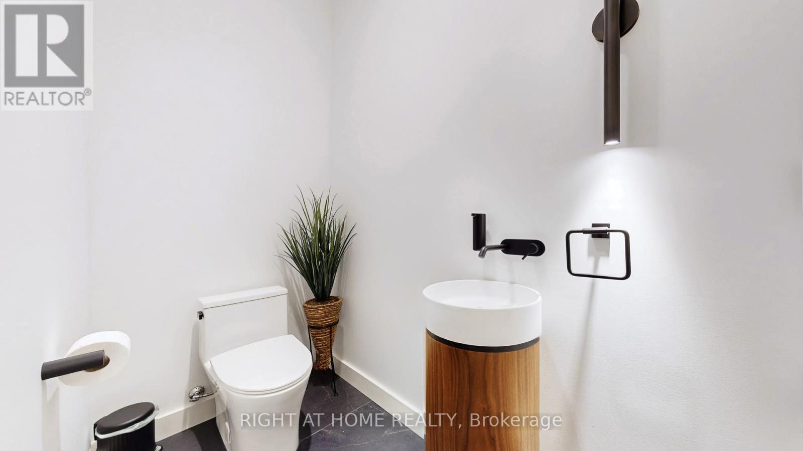 1609 Ogden Avenue, Mississauga, Ontario  L5E 2J2 - Photo 20 - W12596164