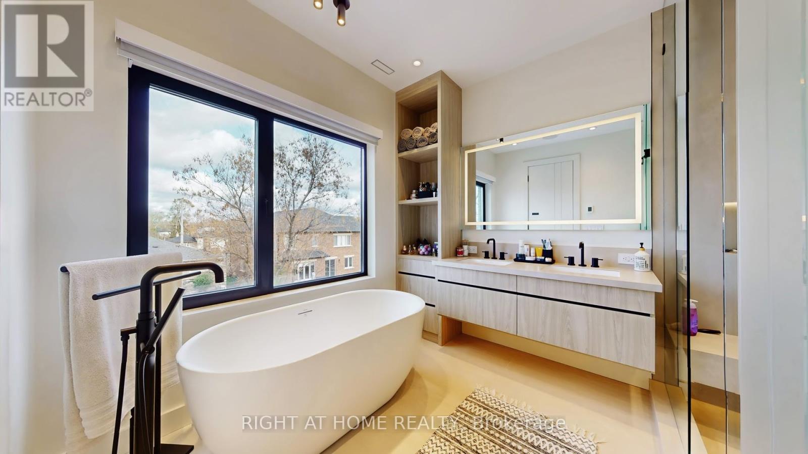 1609 Ogden Avenue, Mississauga, Ontario  L5E 2J2 - Photo 22 - W12596164