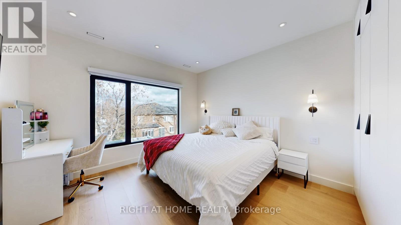 1609 Ogden Avenue, Mississauga, Ontario  L5E 2J2 - Photo 24 - W12596164