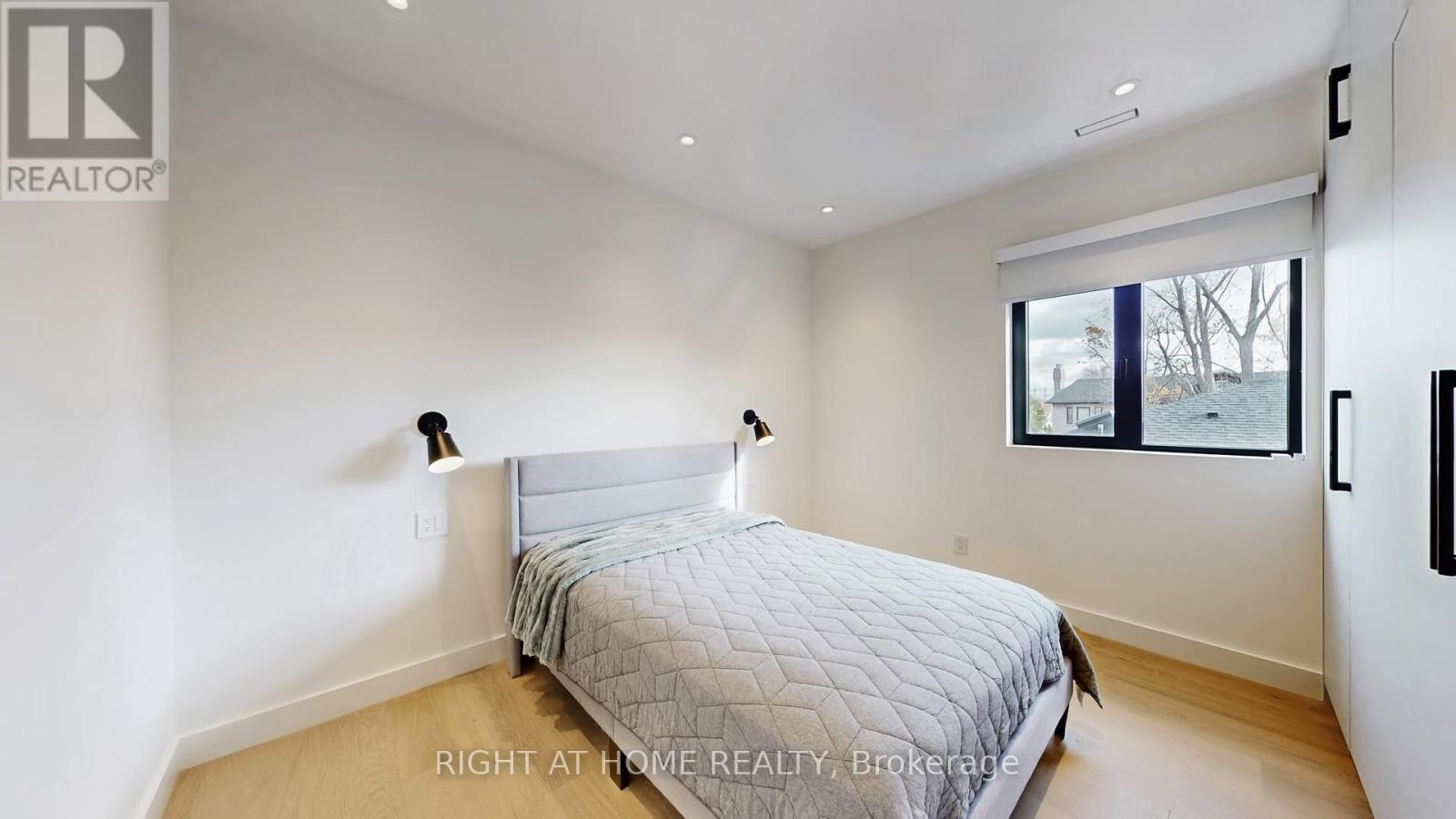 1609 Ogden Avenue, Mississauga, Ontario  L5E 2J2 - Photo 27 - W12596164