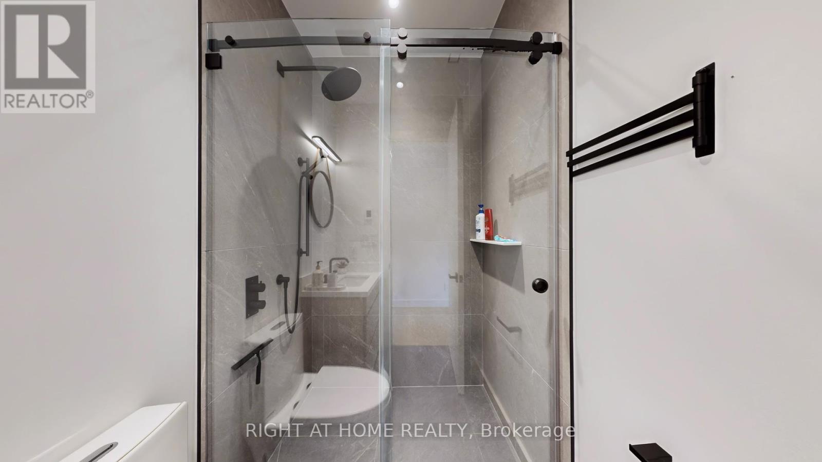 1609 Ogden Avenue, Mississauga, Ontario  L5E 2J2 - Photo 28 - W12596164