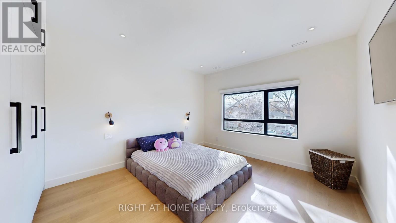 1609 Ogden Avenue, Mississauga, Ontario  L5E 2J2 - Photo 29 - W12596164