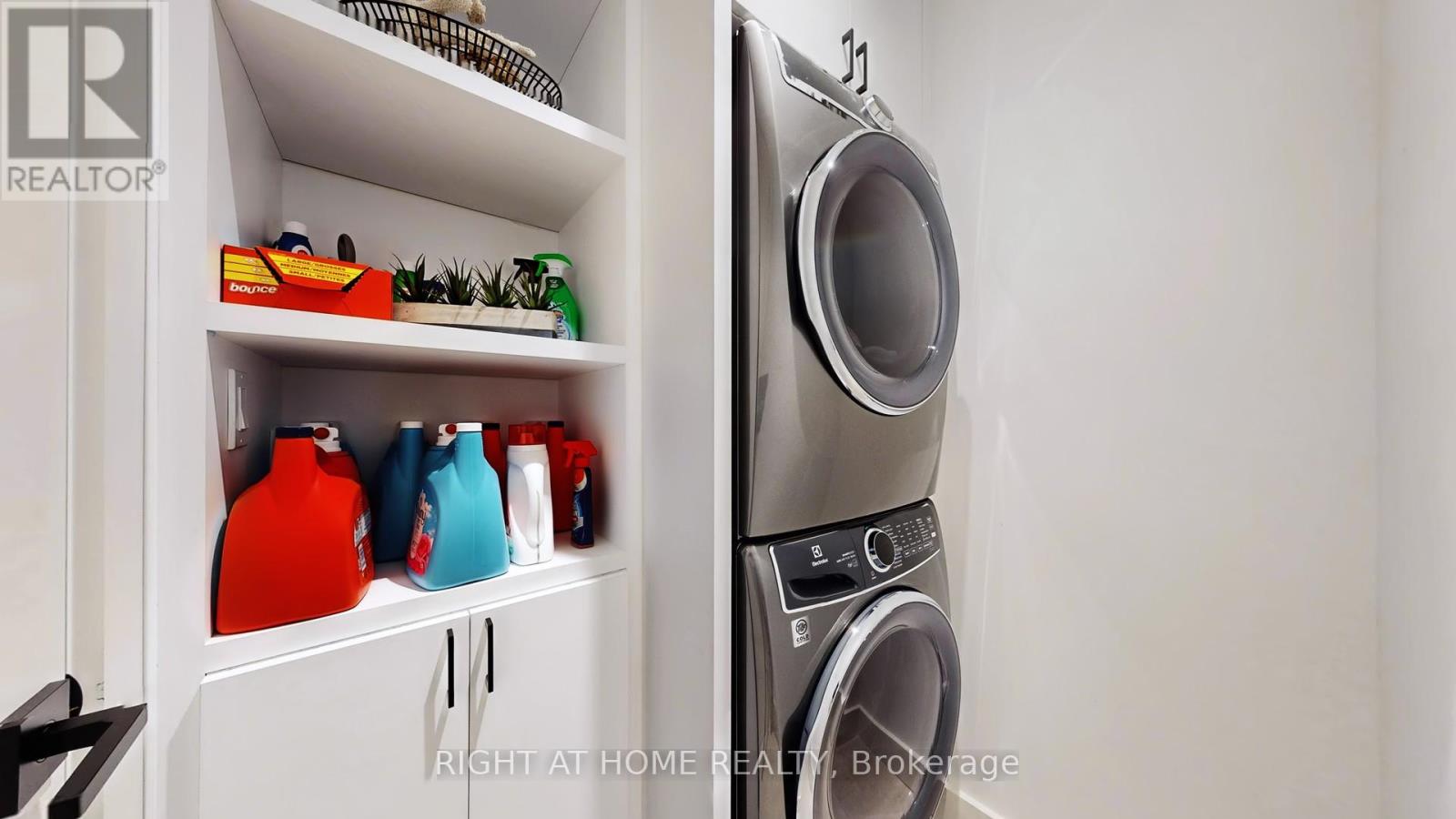 1609 Ogden Avenue, Mississauga, Ontario  L5E 2J2 - Photo 31 - W12596164