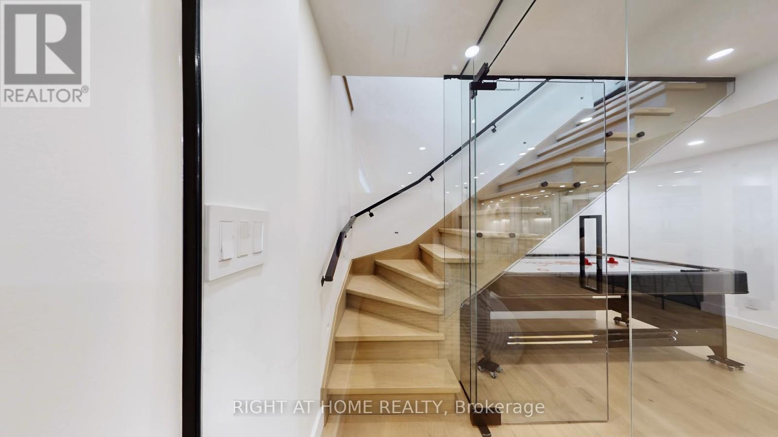 1609 Ogden Avenue, Mississauga, Ontario  L5E 2J2 - Photo 33 - W12596164