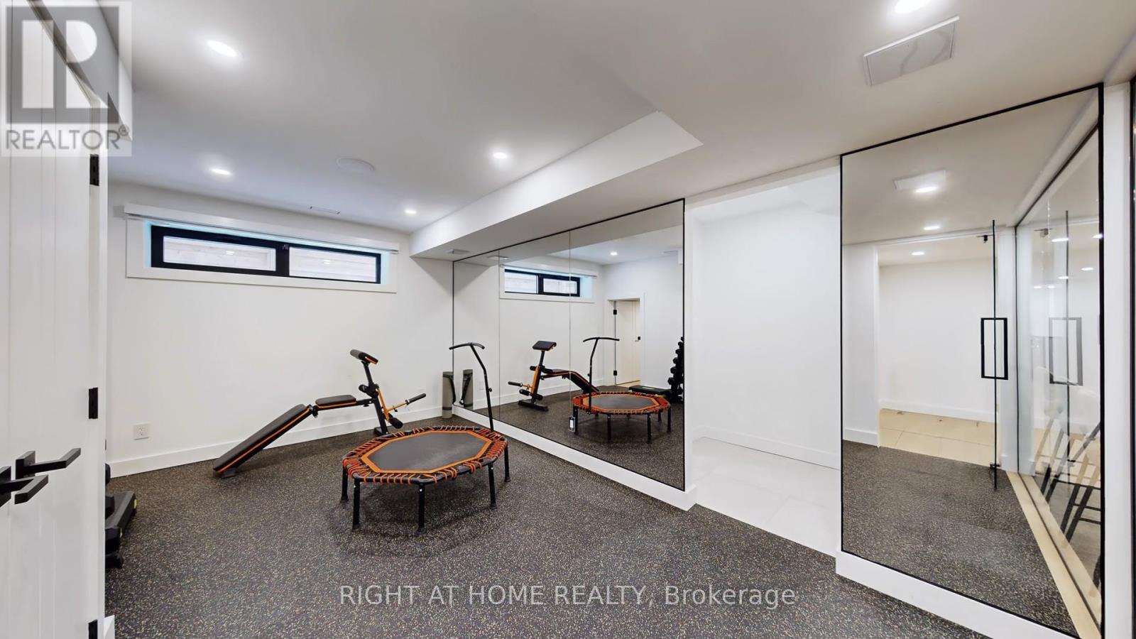 1609 Ogden Avenue, Mississauga, Ontario  L5E 2J2 - Photo 36 - W12596164