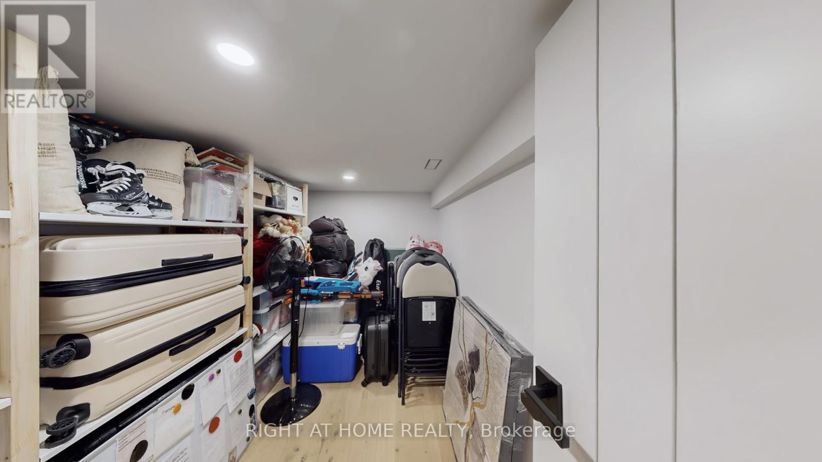 1609 Ogden Avenue, Mississauga, Ontario  L5E 2J2 - Photo 37 - W12596164