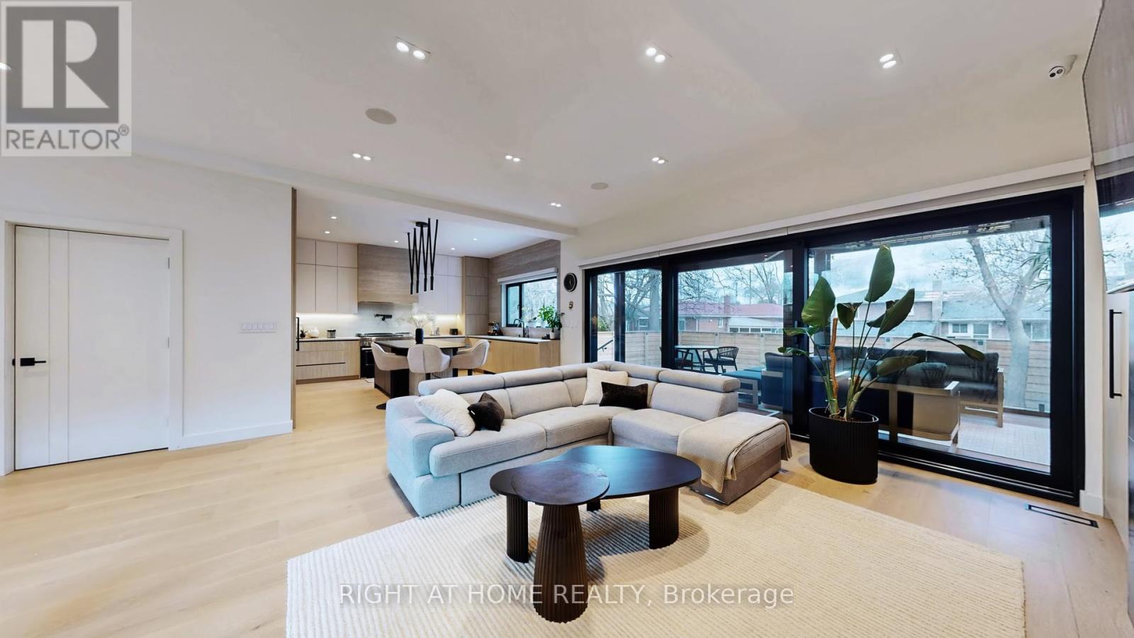 1609 Ogden Avenue, Mississauga, Ontario  L5E 2J2 - Photo 4 - W12596164