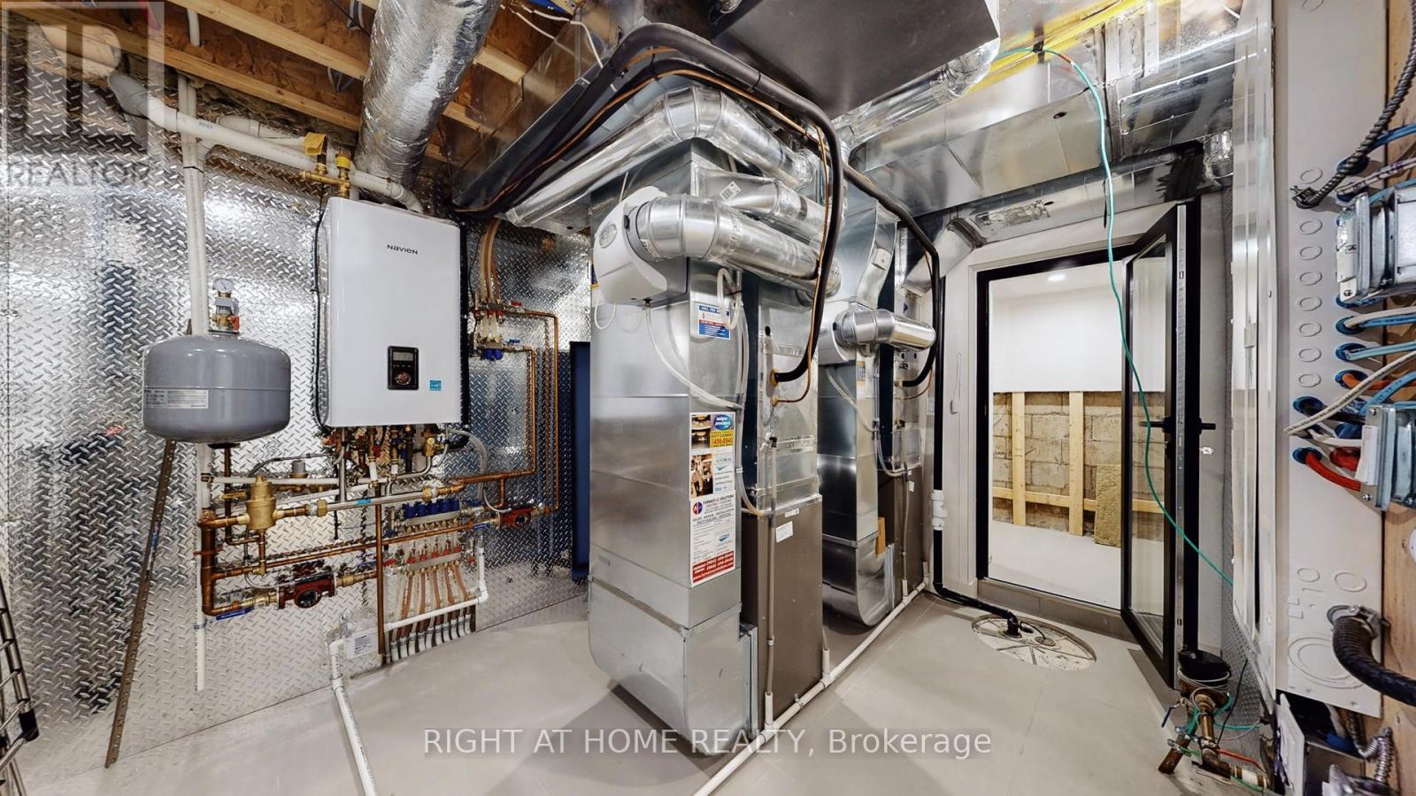 1609 Ogden Avenue, Mississauga, Ontario  L5E 2J2 - Photo 40 - W12596164