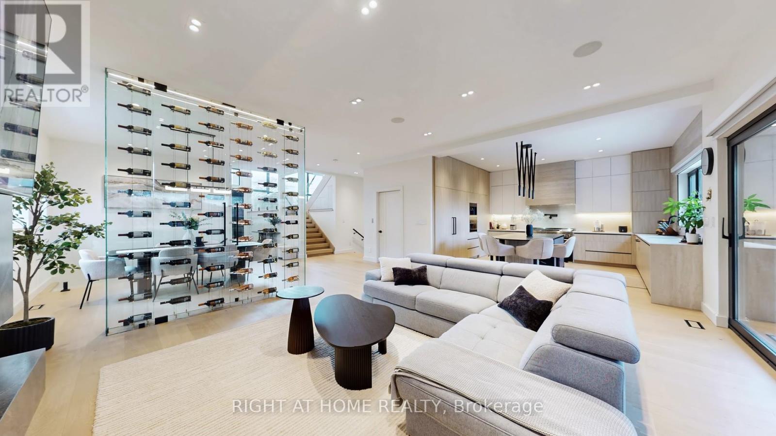 1609 Ogden Avenue, Mississauga, Ontario  L5E 2J2 - Photo 5 - W12596164