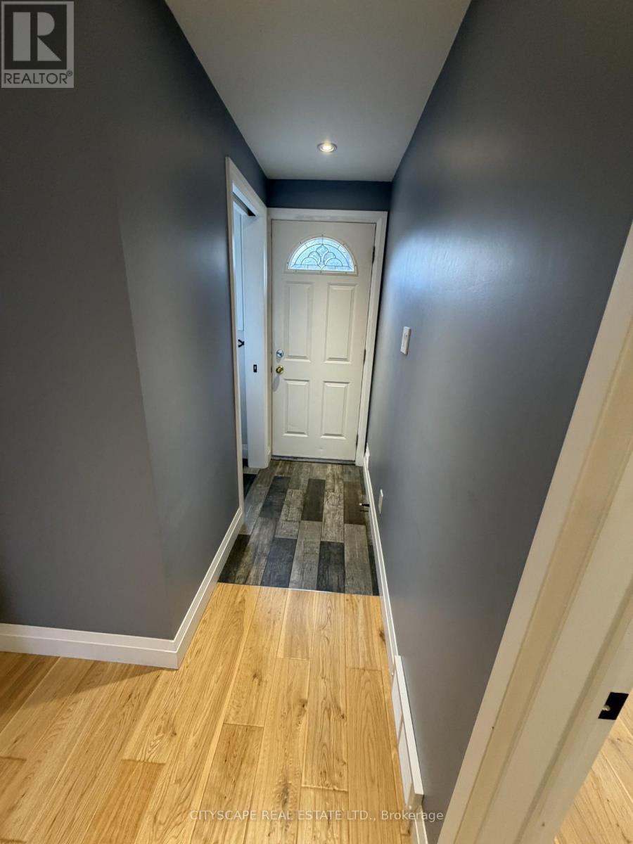 623 Trafford Crescent, Oakville, Ontario  L6L 3T4 - Photo 2 - W12596186