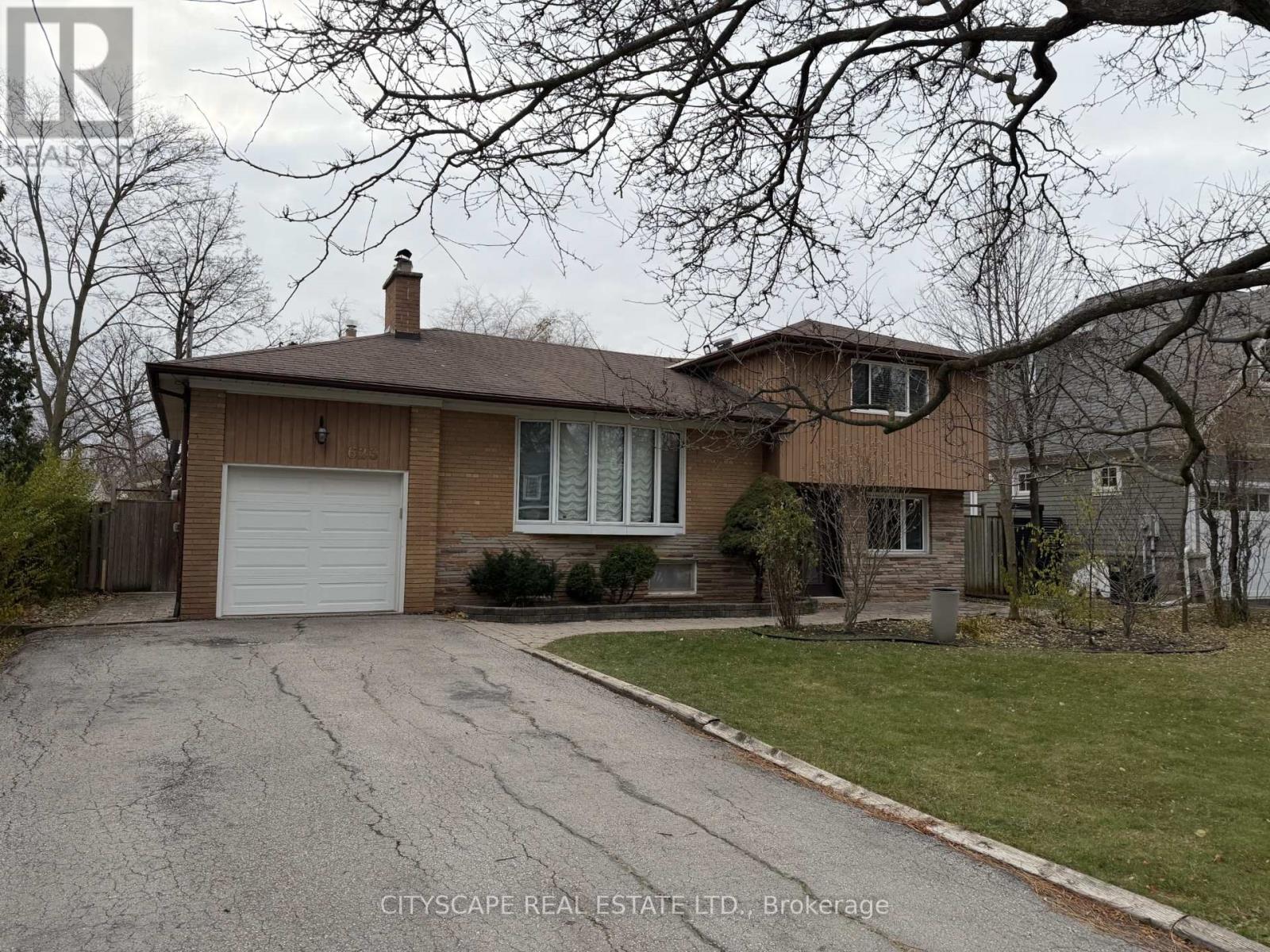 623 Trafford Crescent, Oakville, Ontario  L6L 3T4 - Photo 4 - W12596186