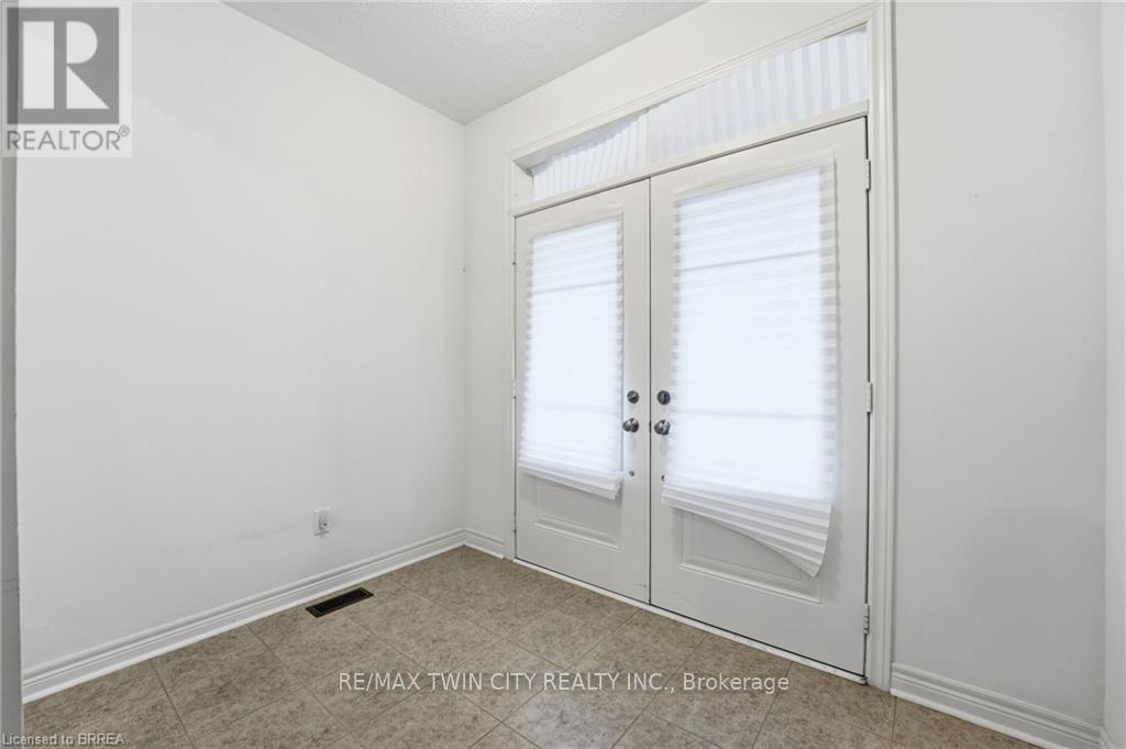 106 Barlow Place, Brant, Ontario  N3L 0G8 - Photo 32 - X12596168