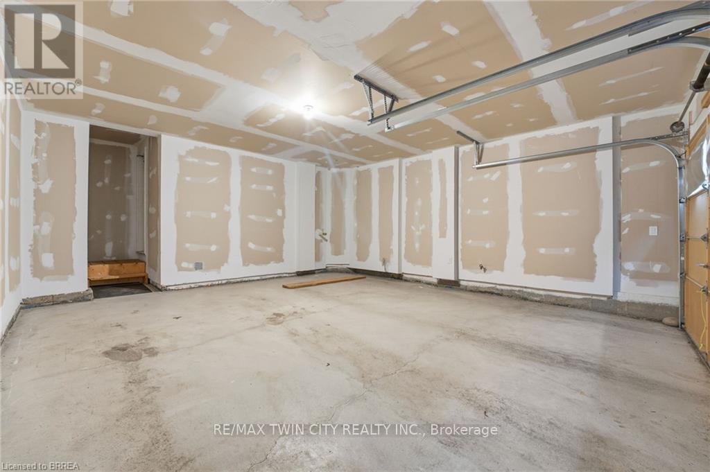 106 Barlow Place, Brant, Ontario  N3L 0G8 - Photo 37 - X12596168