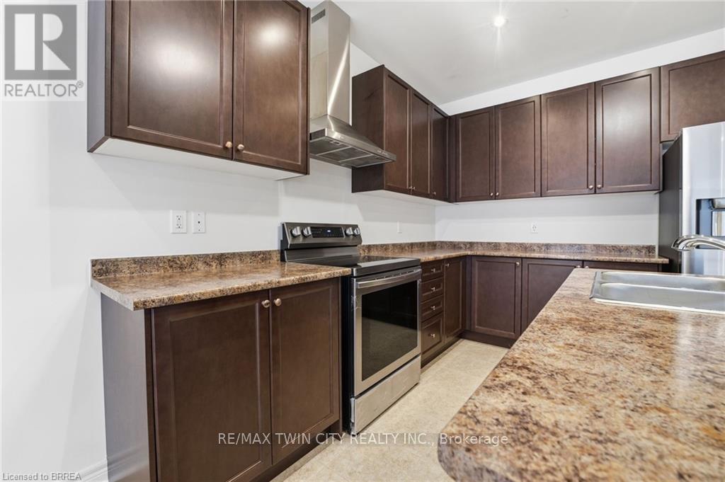 106 Barlow Place, Brant, Ontario  N3L 0G8 - Photo 7 - X12596168