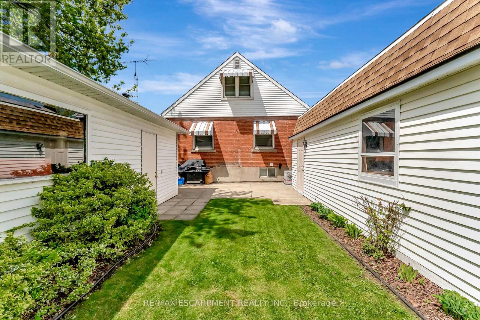 131 East 42nd Street, Hamilton, Ontario  L8T 3A2 - Photo 9 - X12596172