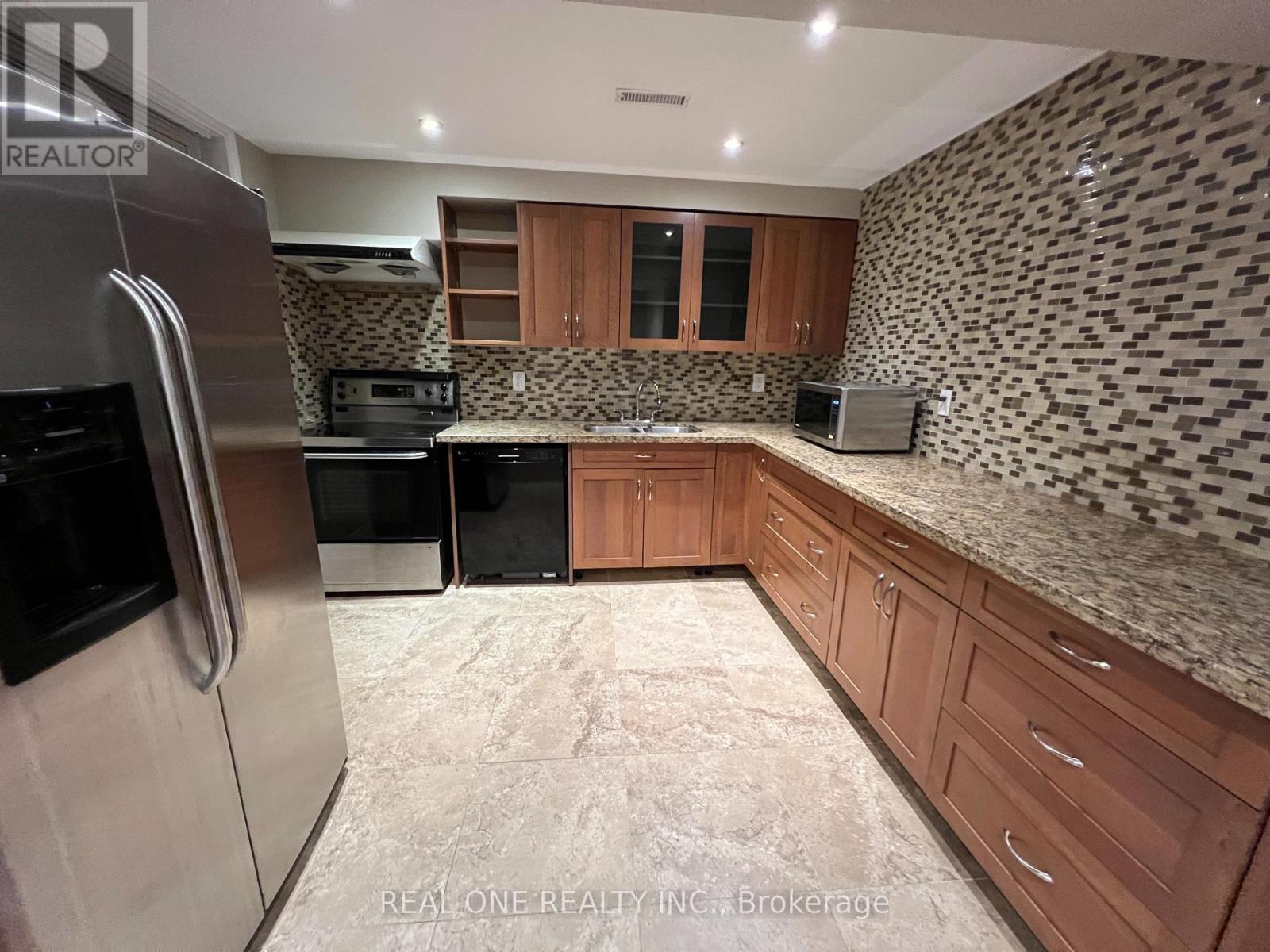 463 Cavell Drive, Mississauga, Ontario L5B 2P1 - Photo 15 - W12482377