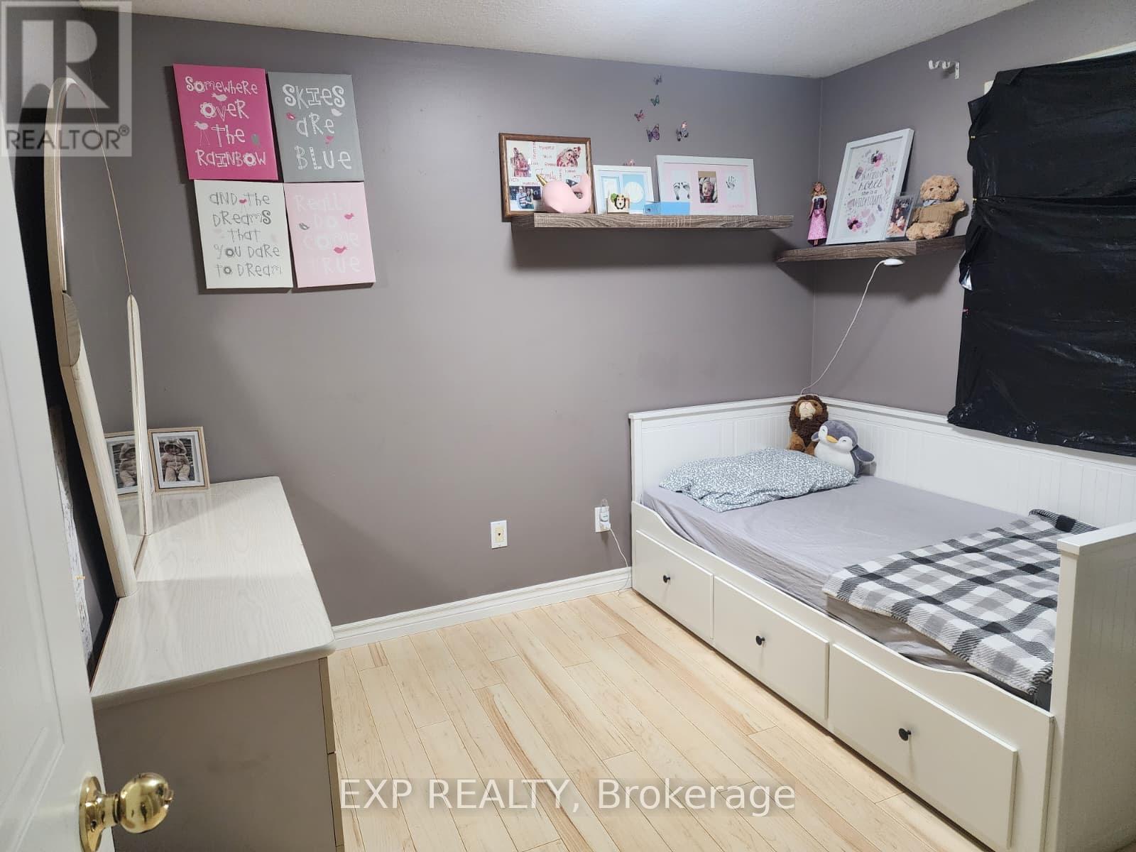 301 Rossmore Court, London South, Ontario  N6C 6B8 - Photo 8 - X12570576