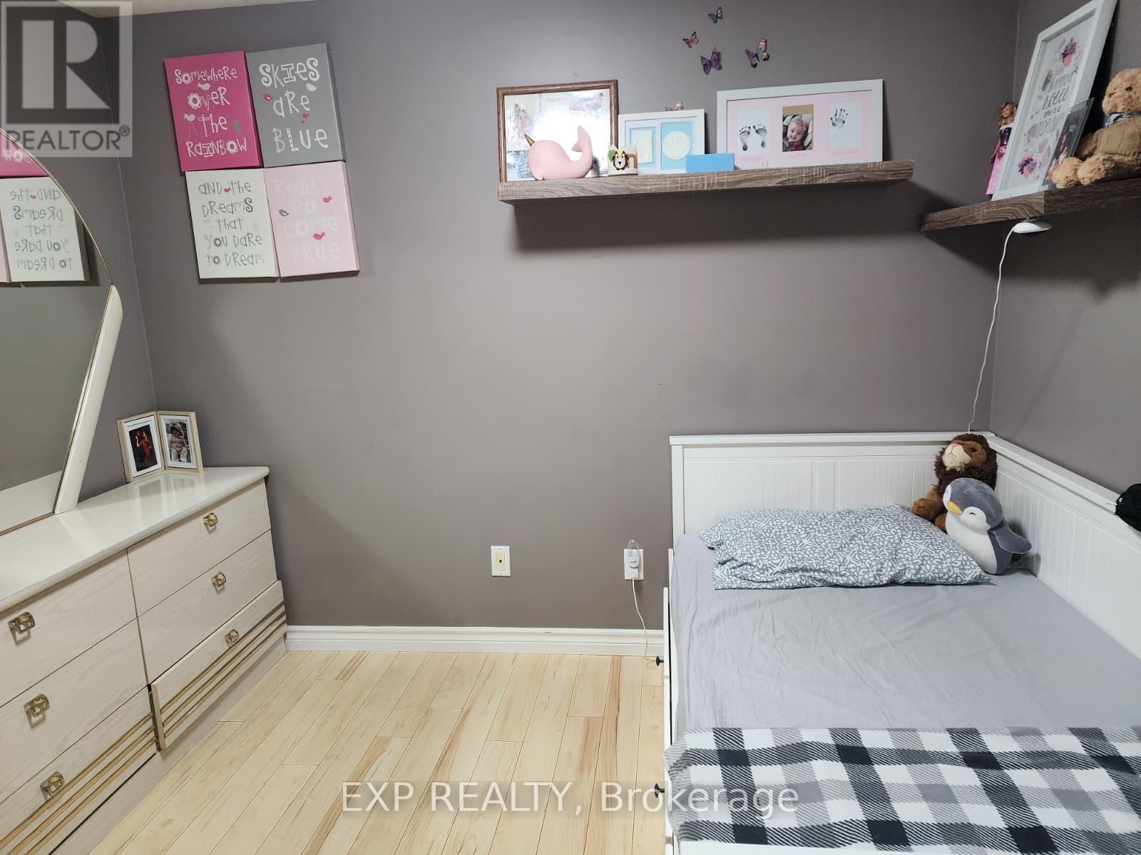 301 Rossmore Court, London South, Ontario  N6C 6B8 - Photo 6 - X12570576