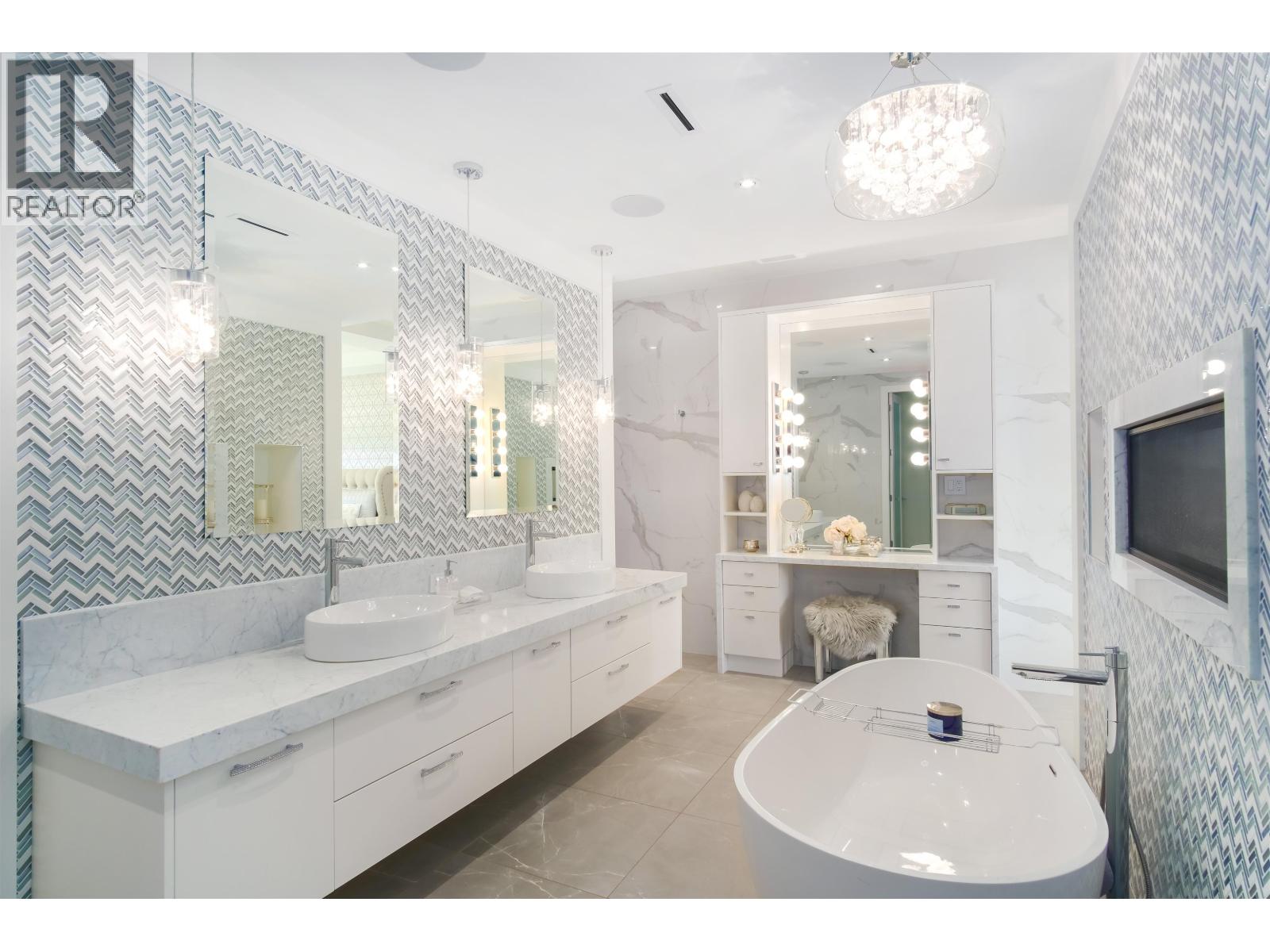 4090 Sunnycrest Drive, North Vancouver, British Columbia  V7R 3E5 - Photo 27 - R3071721