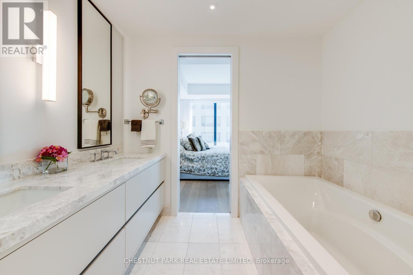 2703 - 200 Cumberland Street, Toronto, Ontario  M5R 0B7 - Photo 21 - C12517100