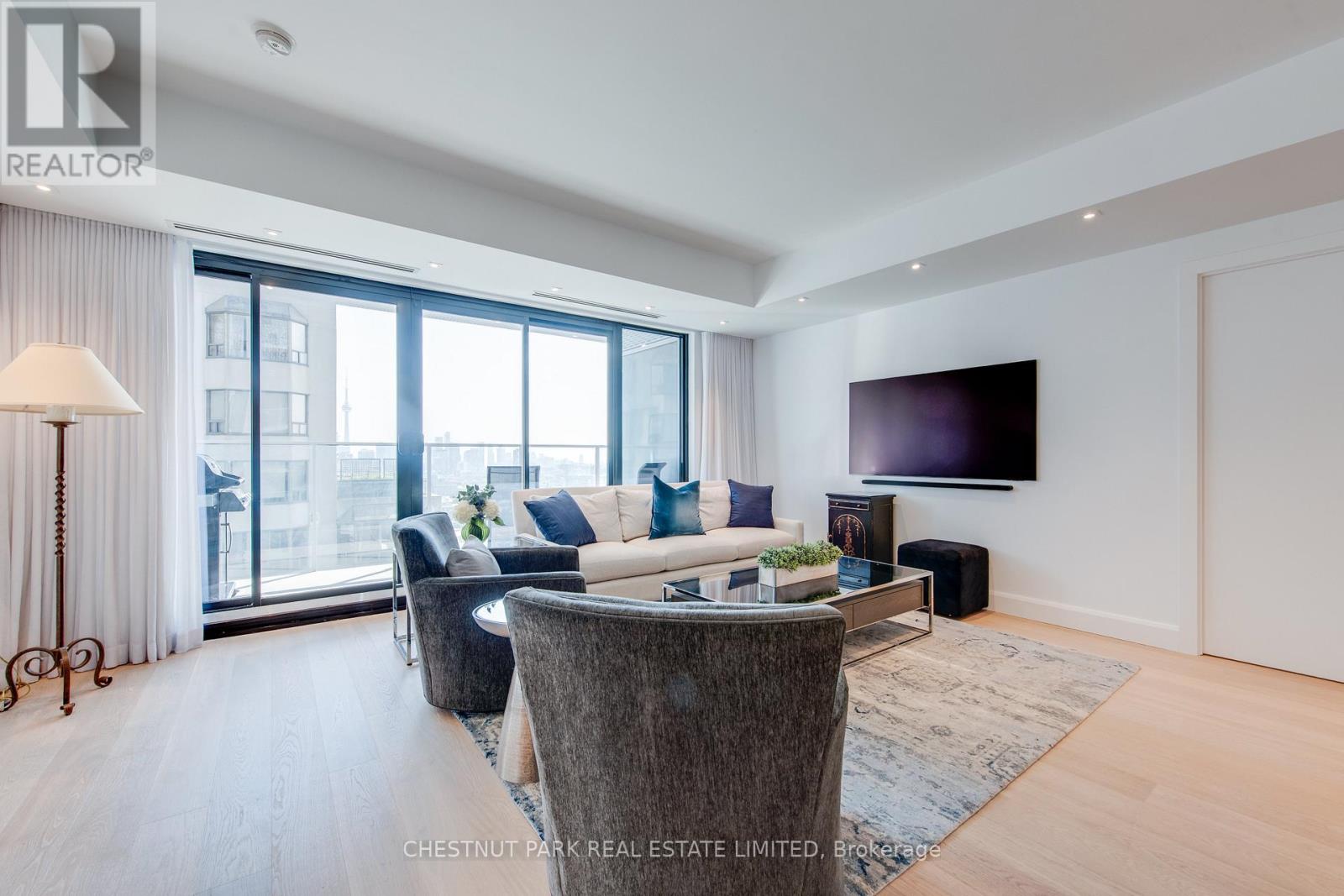 2703 - 200 Cumberland Street, Toronto, Ontario  M5R 0B7 - Photo 3 - C12517100