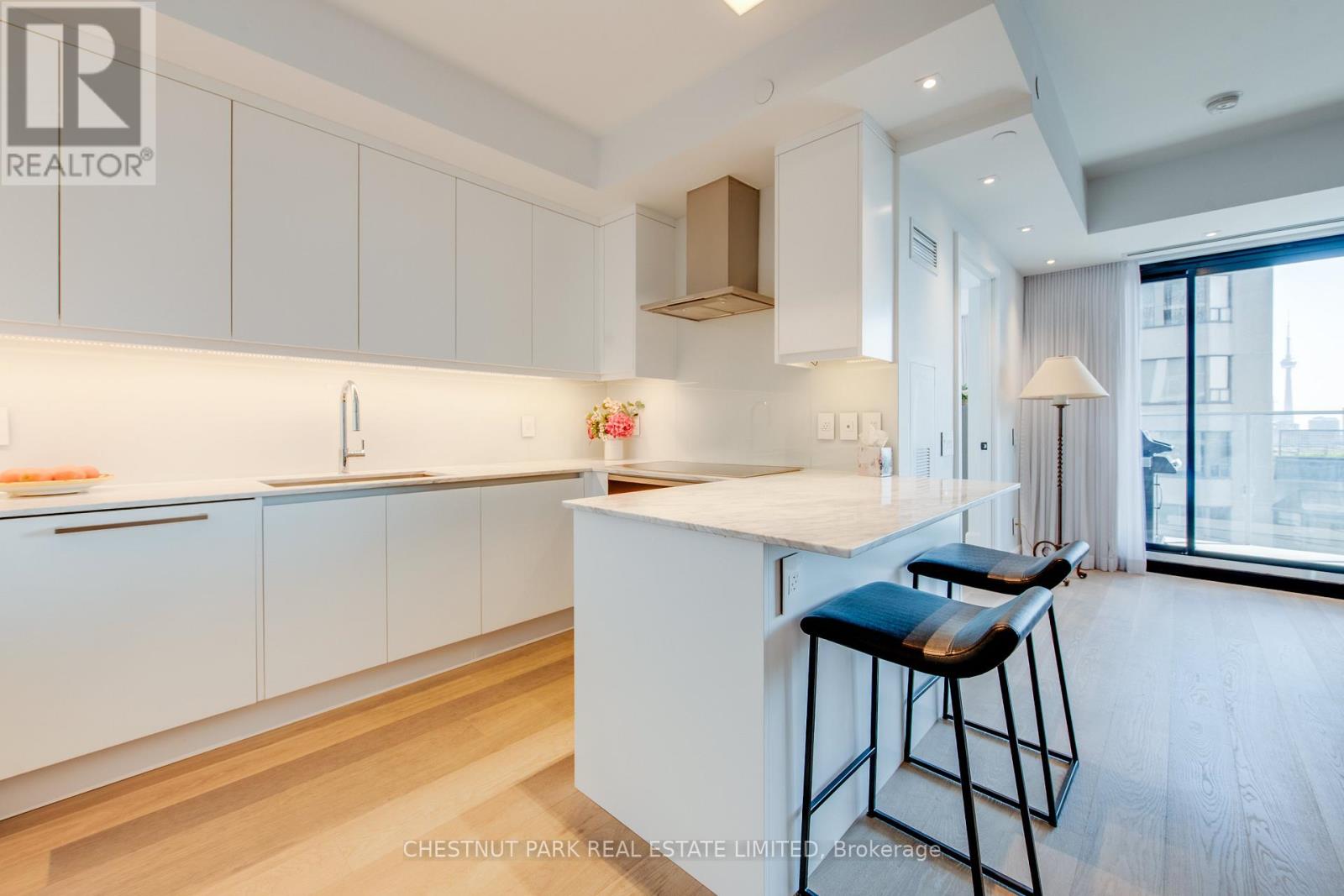 2703 - 200 Cumberland Street, Toronto, Ontario  M5R 0B7 - Photo 9 - C12517100