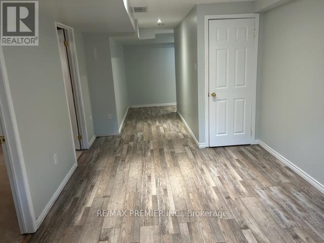 13 Srigley Street, Barrie (Holly), Ontario  L4N 0L9 - Photo 2 - S12596204