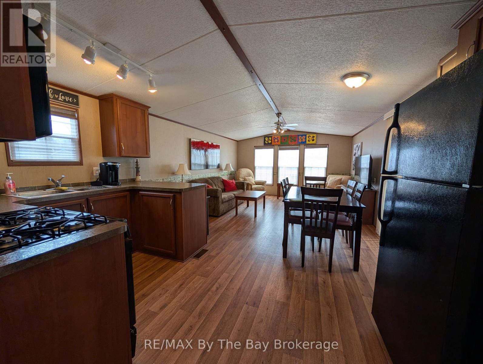 2 White Pines Trail, Wasaga Beach, Ontario  L9Z 1X7 - Photo 7 - S12596254