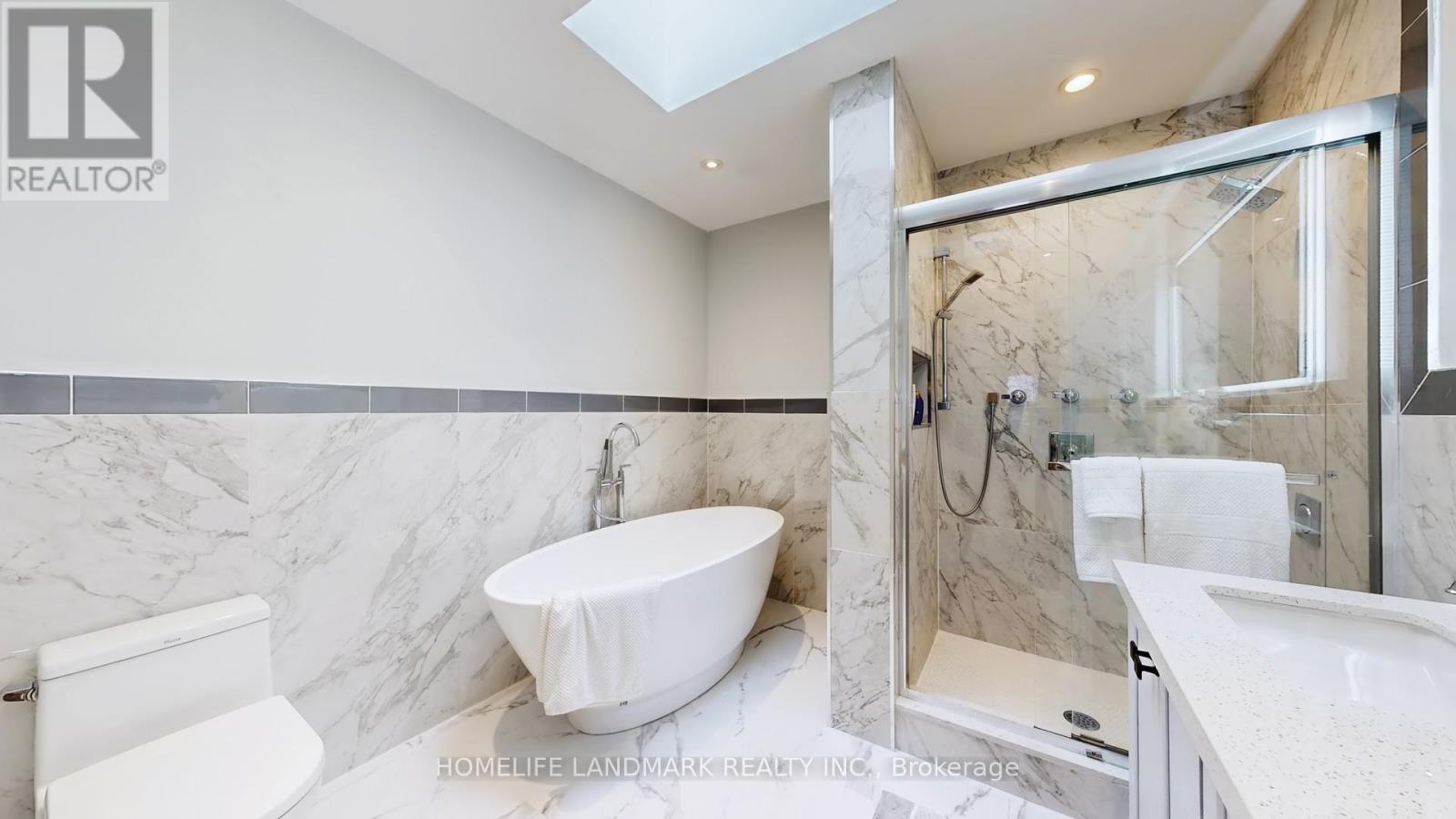 110 Richardson Avenue, Toronto, Ontario  M6M 3S1 - Photo 21 - W12596214