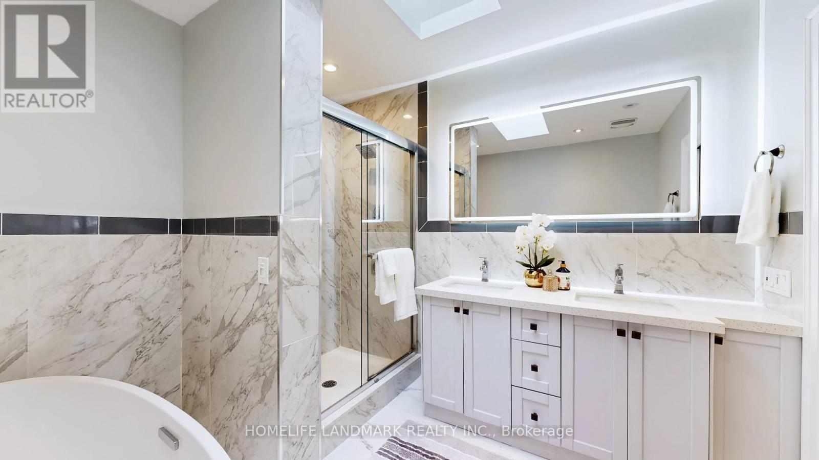 110 Richardson Avenue, Toronto, Ontario  M6M 3S1 - Photo 22 - W12596214