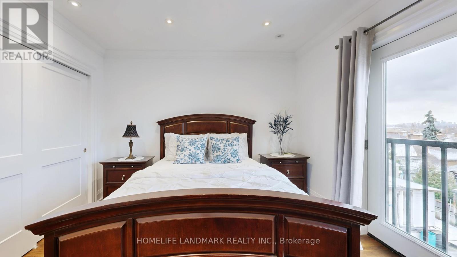 110 Richardson Avenue, Toronto, Ontario  M6M 3S1 - Photo 29 - W12596214