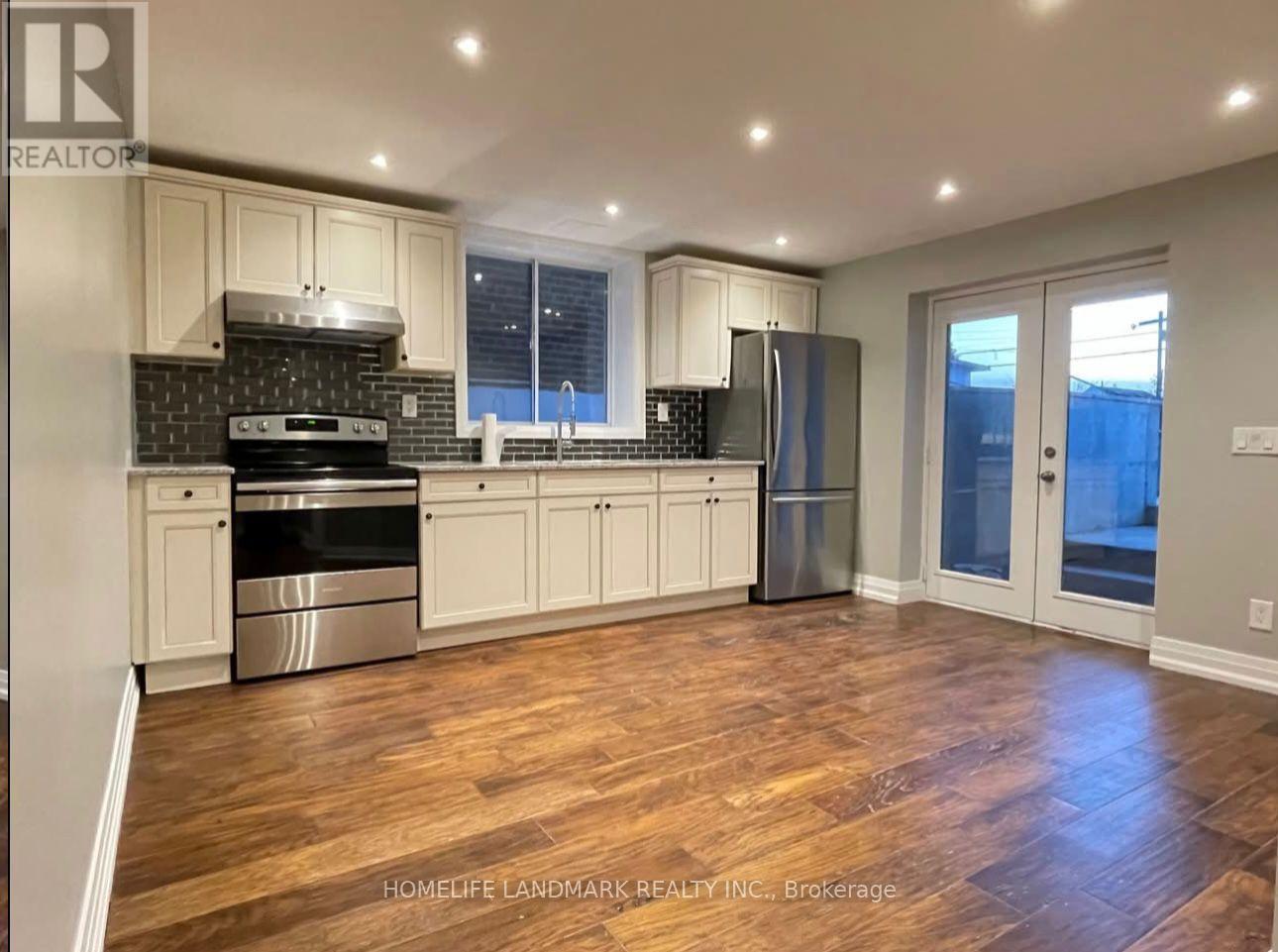 110 Richardson Avenue, Toronto, Ontario  M6M 3S1 - Photo 42 - W12596214